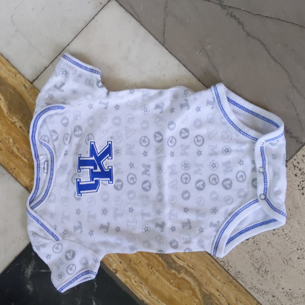 UK Wildcats go team onesie